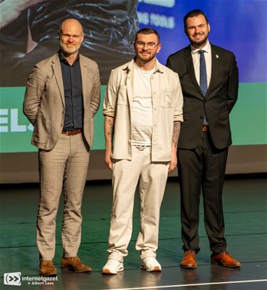 Sybren Gijbels wint darttoernooi in Neerpelt - Pelt