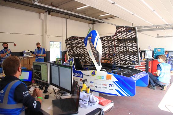 Techniek van Borealis in zonnewagen Belgisch team - Beringen