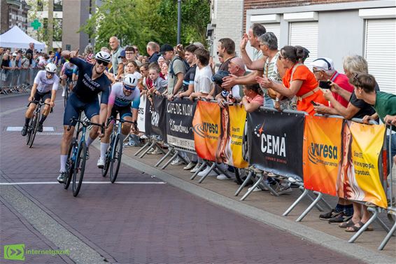 'Thuisrijder' Wout Verbeeck wint kermiskoers - Pelt