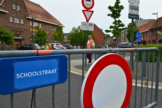 Bree - Tijdelijke schoolstraat aan De Vuurvogel/Boemerang