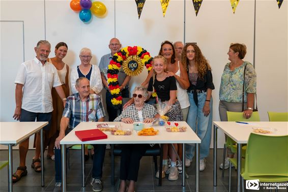 Tinekes geheim om 100 te worden: veel lachen! - Lommel