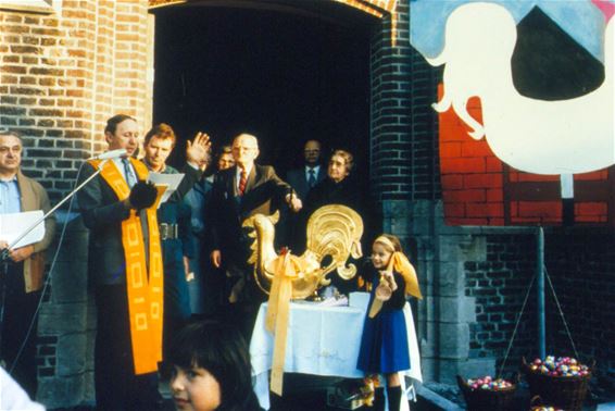 Torenhaan kreeg in 1984 z'n plaats op de kerktoren - Hamont-Achel
