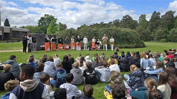 Tsjechische muziekgroep op bezoek bij Wico - Lommel