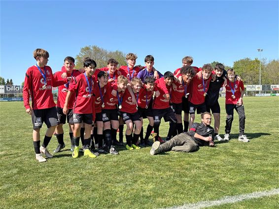 U15 van Hechtel FC kroont zich tot kampioen - Hechtel-Eksel