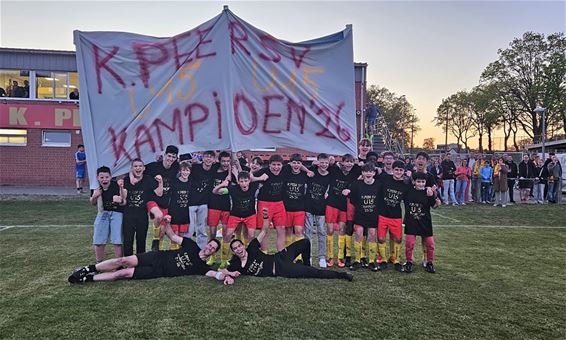 U15 van Peer SV viert kampioenstitel - Peer