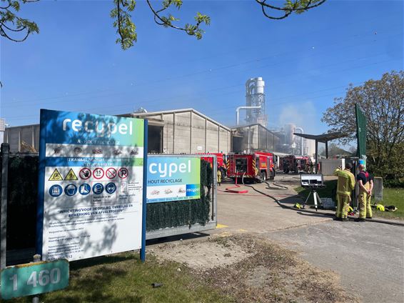 Uitslaande brand op Kanaal-Noord in Bree - Bree