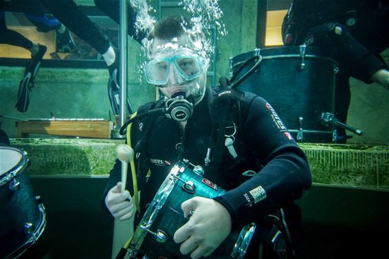 Uniek onderwaterconcert bij Todi - Beringen