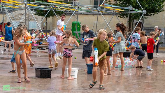 Vakantie eindigt met spetterend watergevecht
