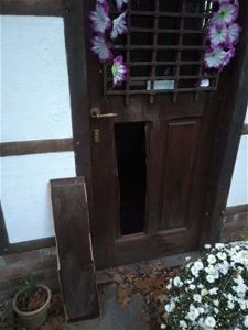 Vandalen vernielen deur van kapel - Beringen