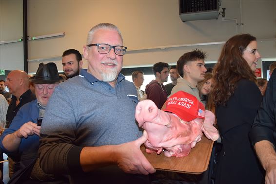Varkenskop gaat opnieuw als eerste onder de hamer - Pelt