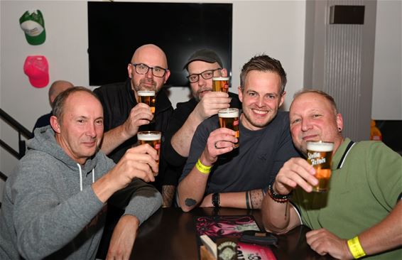 Veel ambiance op Beringse kroegentocht - Beringen