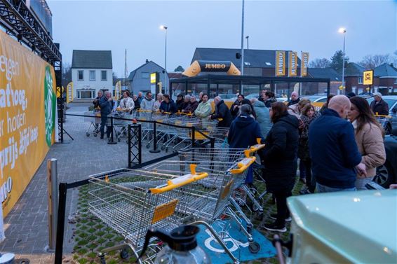 Veel volk bij (uitgestelde) opening Jumbo - Lommel