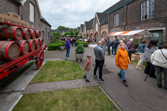 Veel volk op Abdijmarkt Achelse Kluis - Hamont-Achel