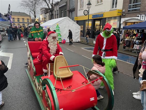 Veel volk op Kampse kerstmarkt - Leopoldsburg