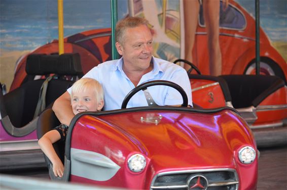 Veel volk op Lindelhoeven-kermis - Pelt