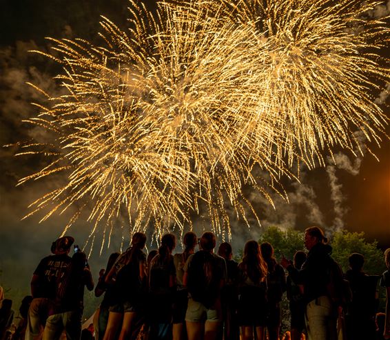 Veel volk voor EMJ-vuurwerk.