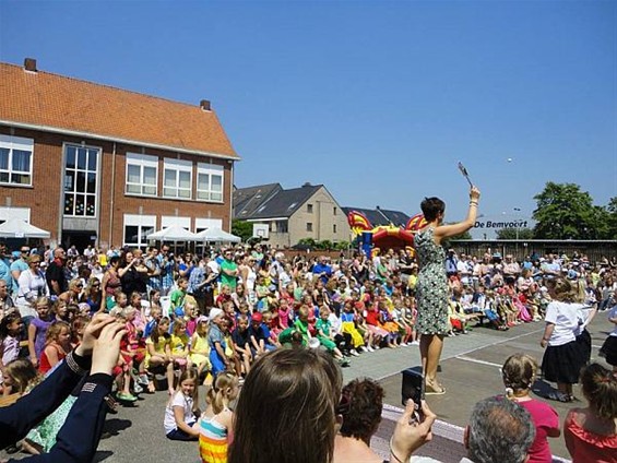 Veel volk voor het schoolfeest - Overpelt