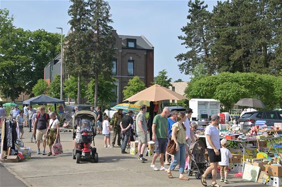 Veel volk voor rommelmarkt - Beringen