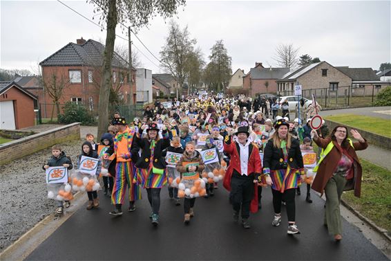 Veel volk voor stoet in Paal - Beringen