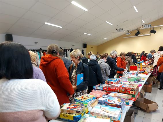 Veel volk voor Weggeefmarkt in Koersel - Beringen