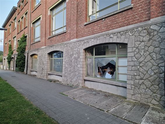 Venster Mijnmuseum ingeslagen - Beringen