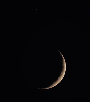 Venus schitterde boven de maansikkel - Pelt