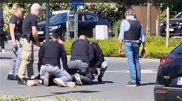 Verdachten van wapenhandel blijven in de cel - Beringen