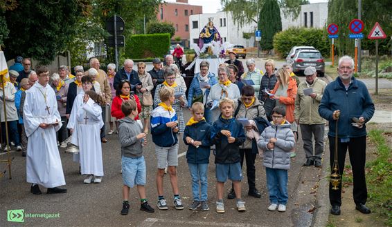 Peer - Vestprocessie door de straten van Peer