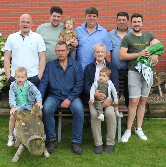 Vier keer vier generaties in St-Huibrechts-Lille - Pelt