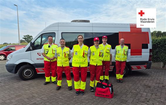 Vijf nieuwe vrijwilligers voor Rode Kruis Bree - Bree