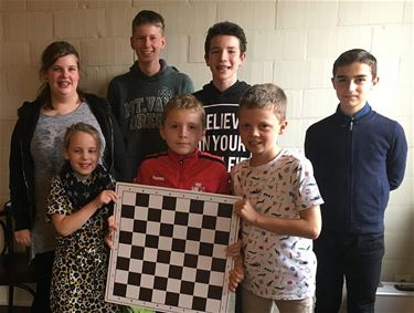 Vijf provinciale titels voor Peltse schoolschakers - Pelt