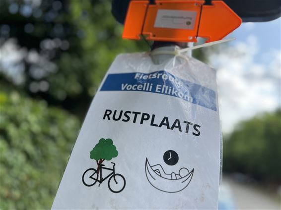 Oudsbergen - Vocelli-fietsers zorgen voor drukte in Pelt