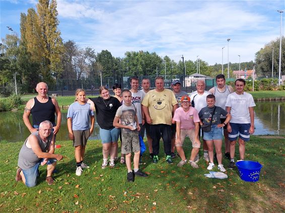 Voetbalclub start seizoen met partijtje vissen - Beringen