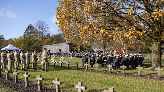 'Volkstrauertag' op de Duitse oorlogsbegraafplaats - Lommel