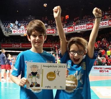 Volleybal: goud voor Overpeltse club - Overpelt
