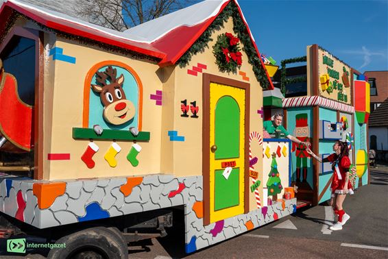 Vraag tijdig de machtiging voor de praalwagen aan - Hamont-Achel