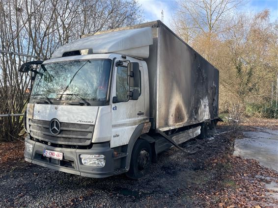Vrachtwagen in brand gestoken - Beringen