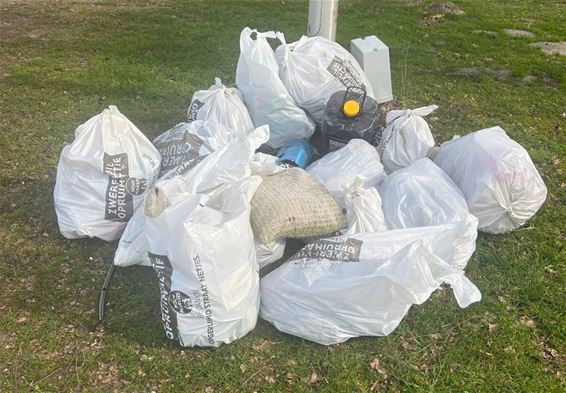 Vrijwilligers maken ’t Hoksent weer proper - Hechtel-Eksel