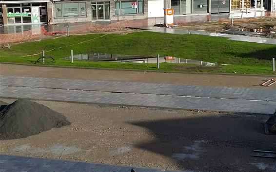 Water in de wadi op het Marktplein - Pelt