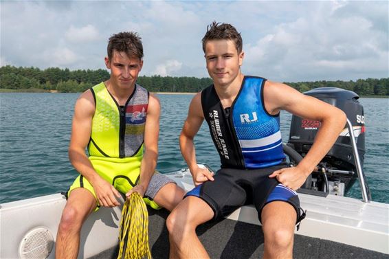 Waterskiën op blote voeten - Lommel