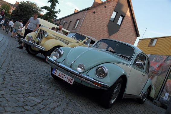 Weer classic cars in het centrum van Peer