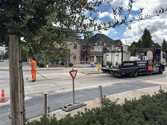 Wegmarkeringen rotonde Hechtel aangebracht