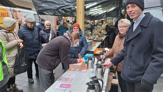 Welzijnszorg op de wekelijkse zaterdagmarkt - Pelt