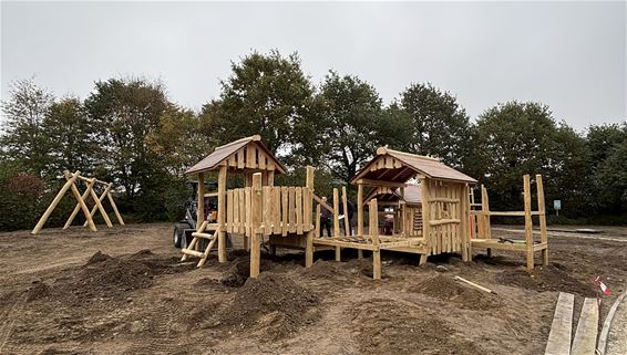 Werken aan het speelterrein schieten goed op