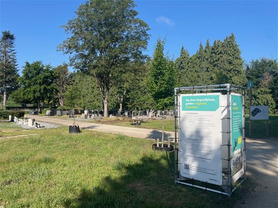 Beringen - Werken op kerkhof van Stal