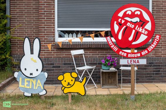 Wieken in de vreugdestand voor kleine Lena