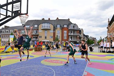 Wielrennen en basket gesponsord door Stad Beringen - Beringen