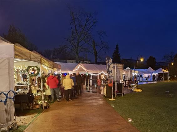 Pelt - Winterteutenmarkt in het park van Lille