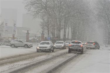 Winterweer verstoort verkeer - Beringen