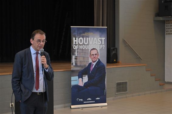 Wouter Beke fileert Europa in nieuw boek - Beringen & Leopoldsburg